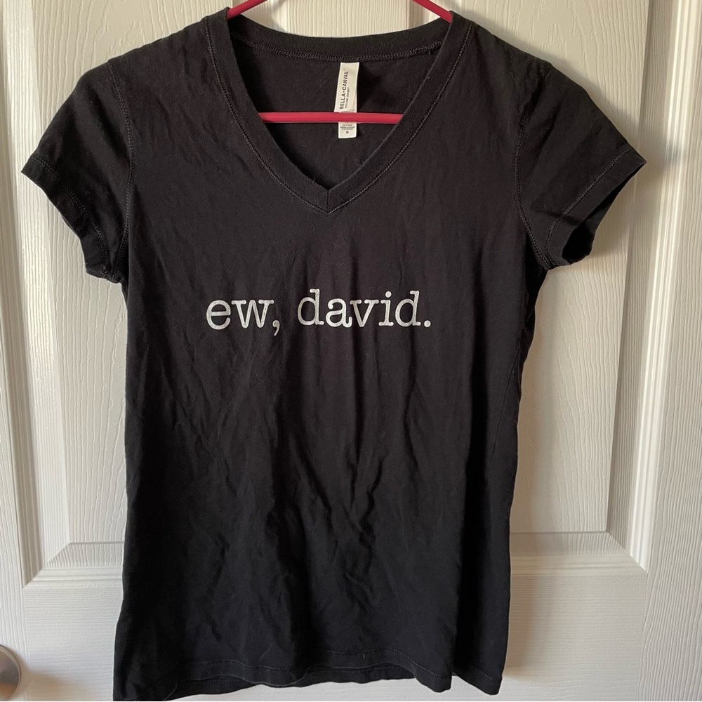 Women’s Black EW DAVID Schitt’s Creek T-shirt Size Medium